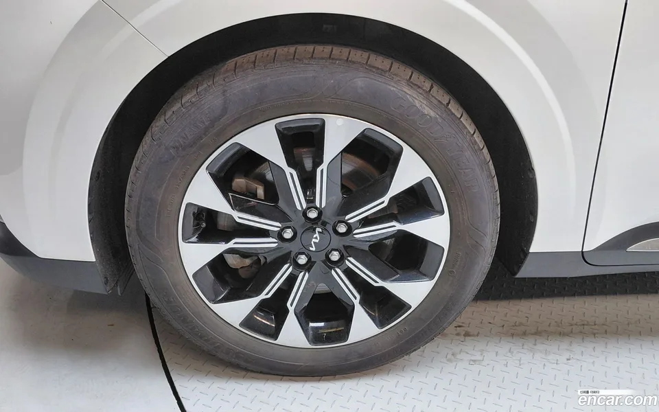 Kia Carnival 7 2023 — thumbnail 2