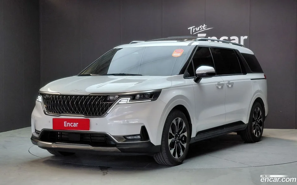 Kia Carnival 7 2023 — photo 1, buy with delivery to Moscow