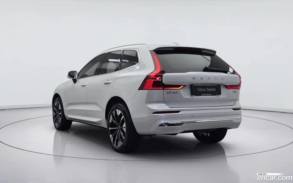 Volvo XC60 T8 2025 — thumbnail 4