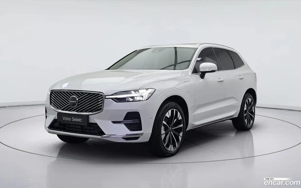 Volvo XC60 T8 2025 — photo 1, buy with delivery to Moscow
