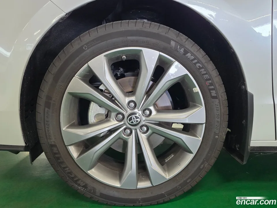Toyota Sienna 2.5 2WD 2025 — thumbnail 2