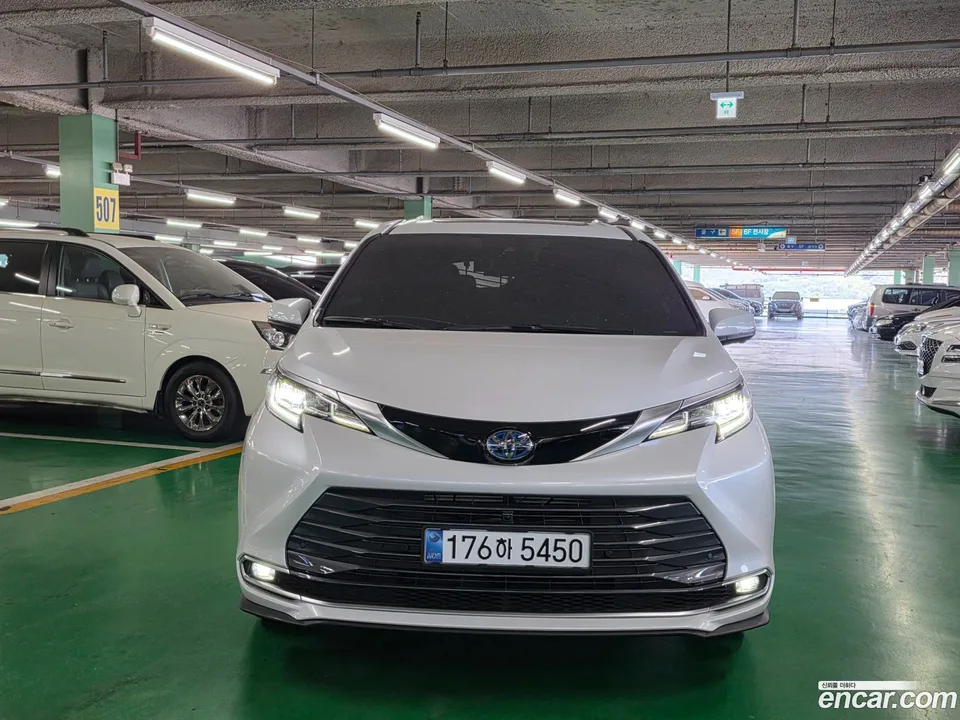 Toyota Sienna 2.5 2WD 2025 — thumbnail 3