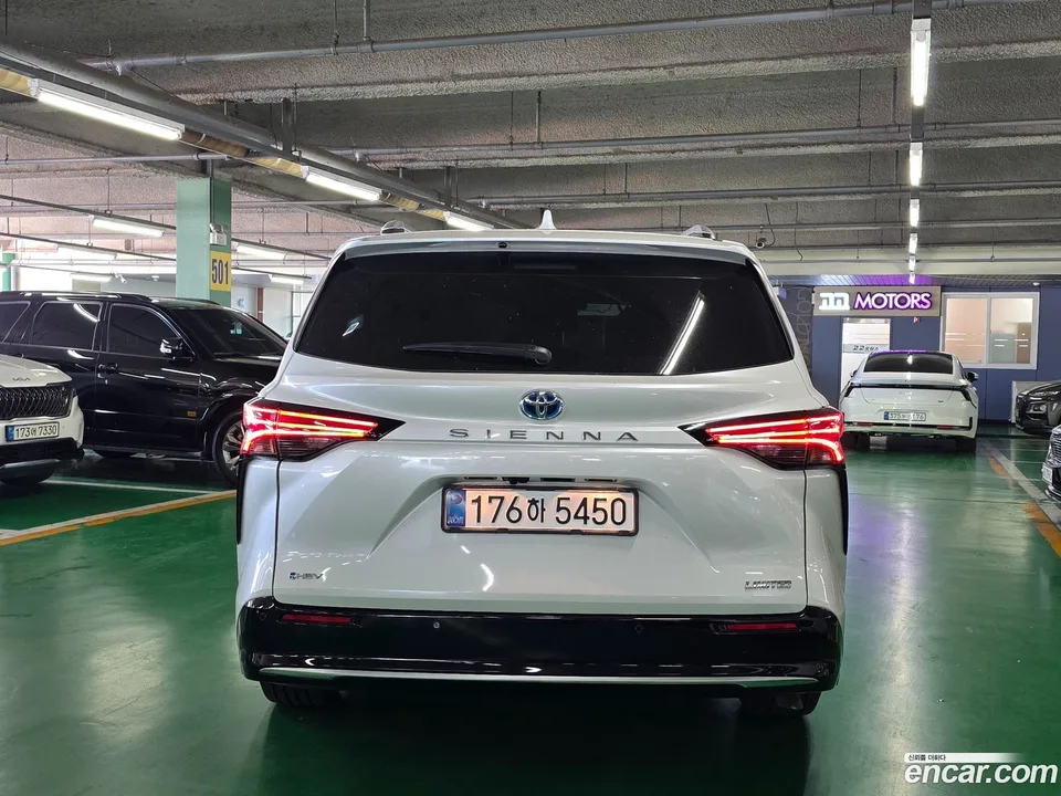 Toyota Sienna 2.5 2WD 2025 — thumbnail 4