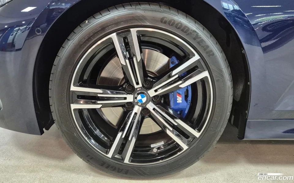 BMW 3 Series 320i M 2025 — thumbnail 2