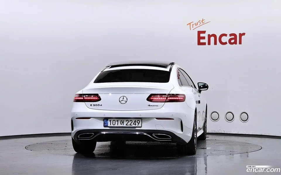 Mercedes-Benz E-Class E300d 4MATIC 2022 — thumbnail 4