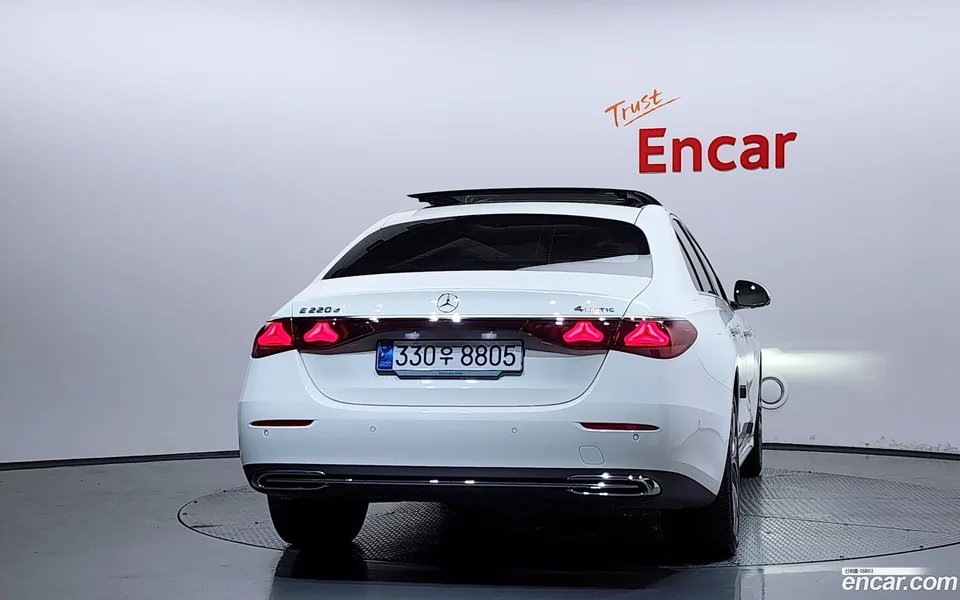 Mercedes-Benz E-Class E220d 4MATIC 2024 — thumbnail 4