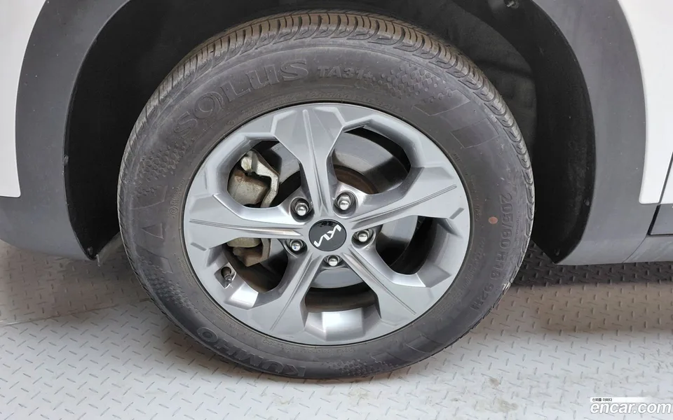 Kia Seltos 1.6 2WD 2023 — thumbnail 2