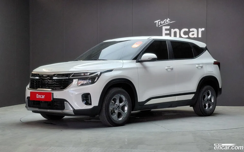 Kia Seltos 1.6 2WD 2023 — photo 1, buy with delivery to Moscow