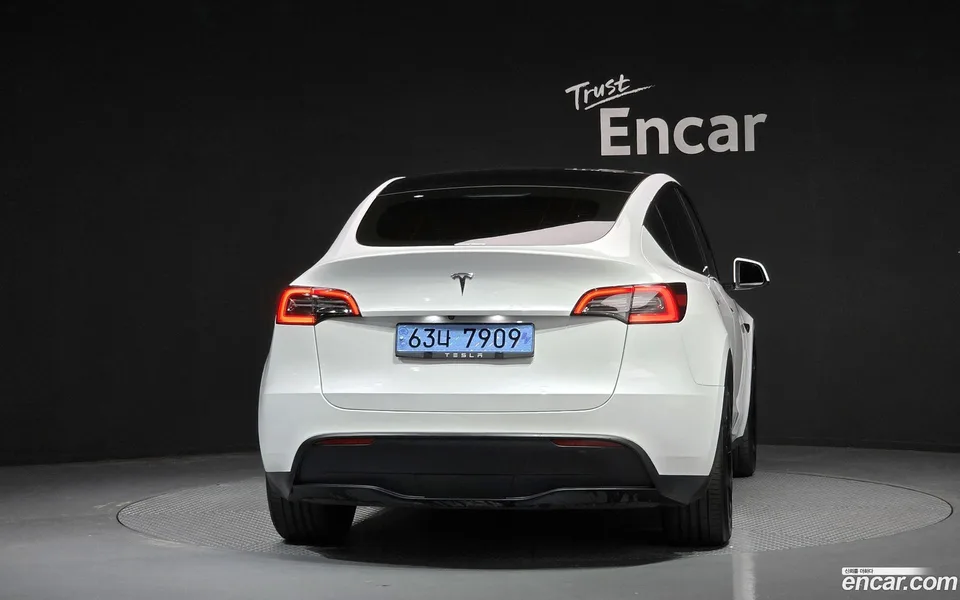 Tesla Model Y RWD 2023 — thumbnail 4