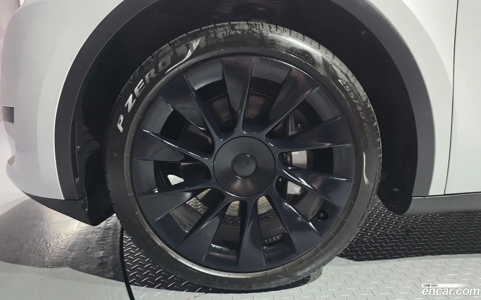 Tesla Model Y RWD 2023 — thumbnail 5