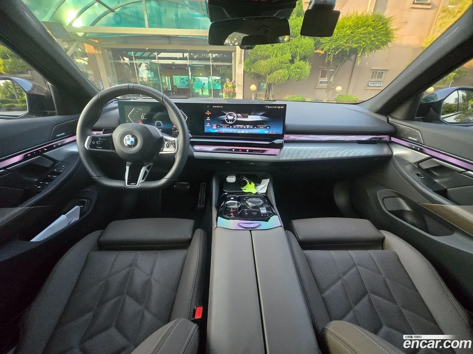 BMW 5 Series 523d M 2025 — thumbnail 2