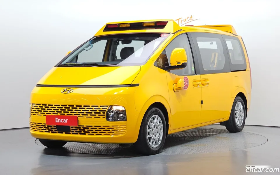 Hyundai Staria L3.5 2022 — photo 1, buy with delivery to Moscow