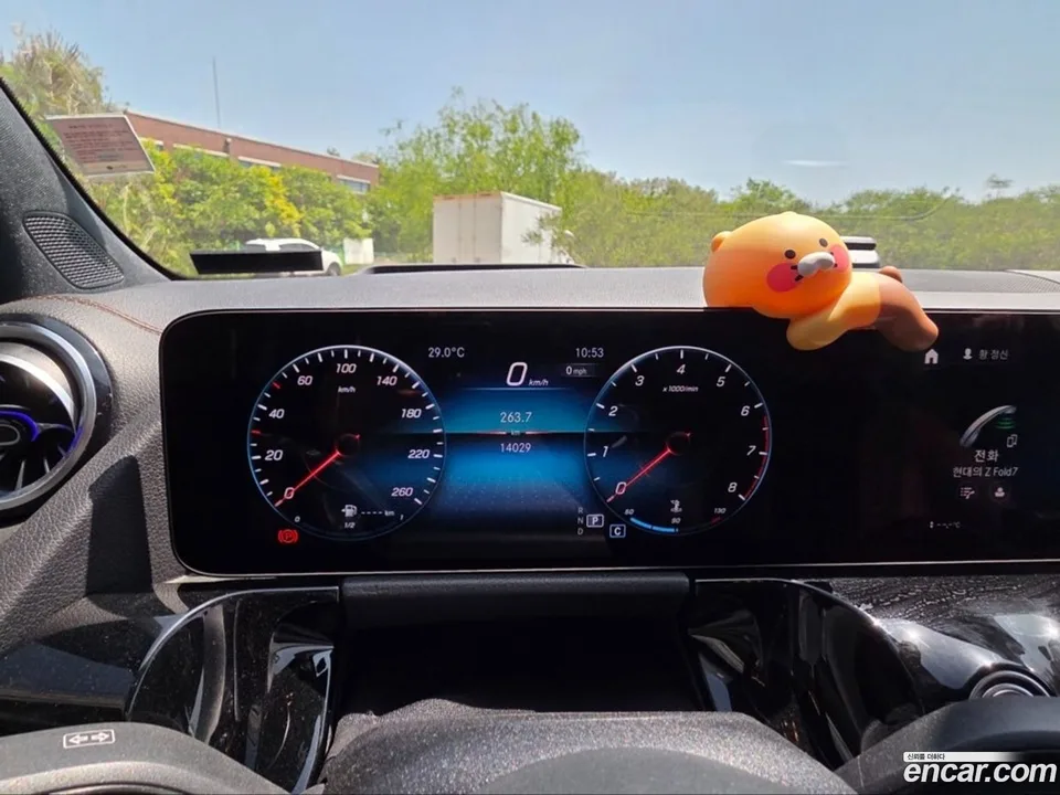 Mercedes-Benz GLA-Class GLA250 4MATIC 2023 — thumbnail 2