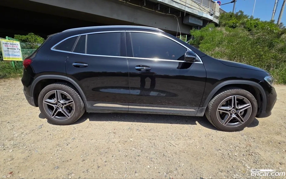 Mercedes-Benz GLA-Class GLA250 4MATIC 2023 — thumbnail 3