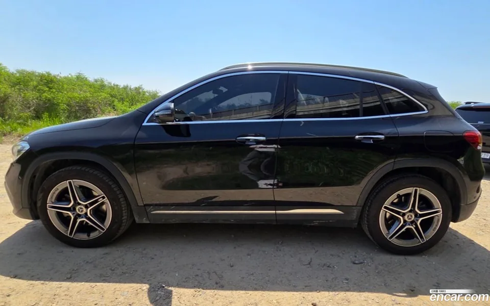 Mercedes-Benz GLA-Class GLA250 4MATIC 2023 — thumbnail 4
