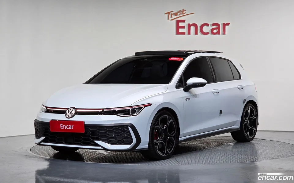 Volkswagen Golf 2.0 GTI 2025 — photo 1, buy with delivery to Moscow