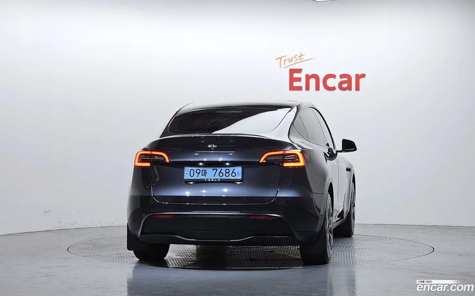 Tesla Model Y RWD 2025 — thumbnail 4