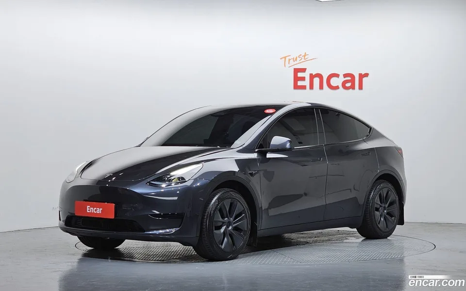 Tesla Model Y RWD 2025 — photo 1, buy with delivery to Moscow