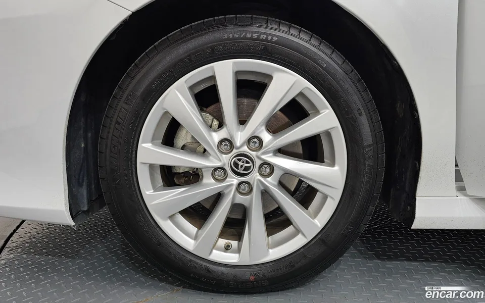 Toyota Camry 2.5 LE 2023 — thumbnail 2