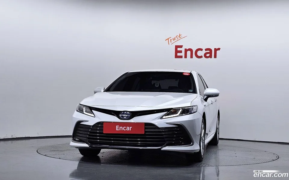 Toyota Camry 2.5 LE 2023 — thumbnail 3