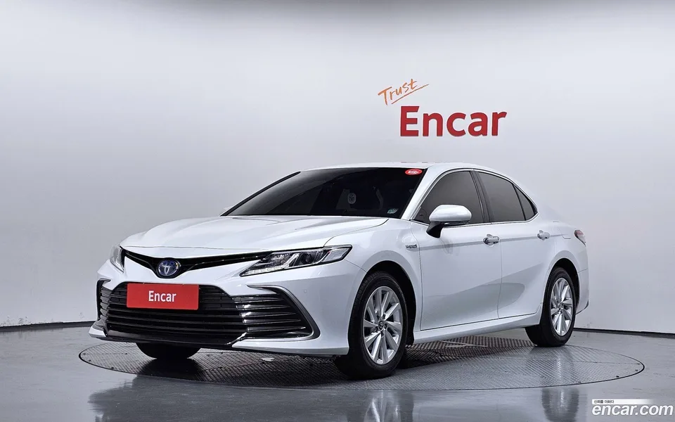 Toyota Camry 2.5 LE 2023 — photo 1, buy with delivery to Moscow
