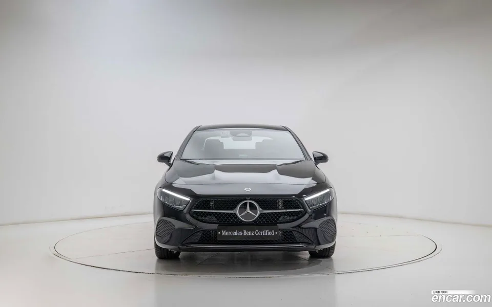 Mercedes-Benz A-Class A220 2025 — thumbnail 3