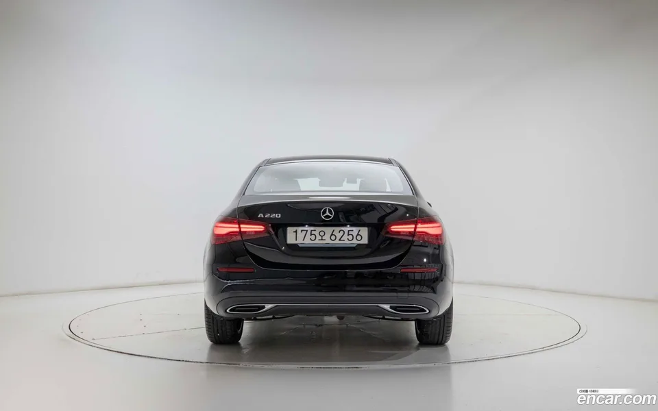 Mercedes-Benz A-Class A220 2025 — thumbnail 4
