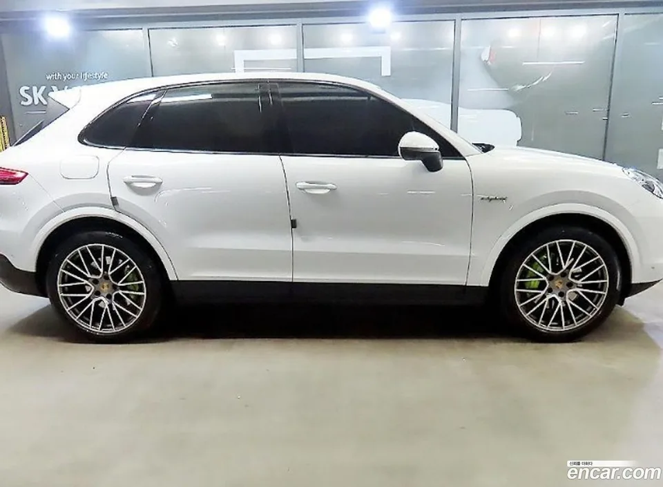 Porsche Cayenne 3.0 E- 2022 — thumbnail 3