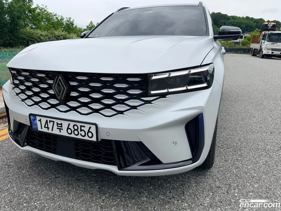 Renault Samsung Grand Koleos 1.5 E-TECH 2WD 2025 — photo 1, buy with delivery to Moscow