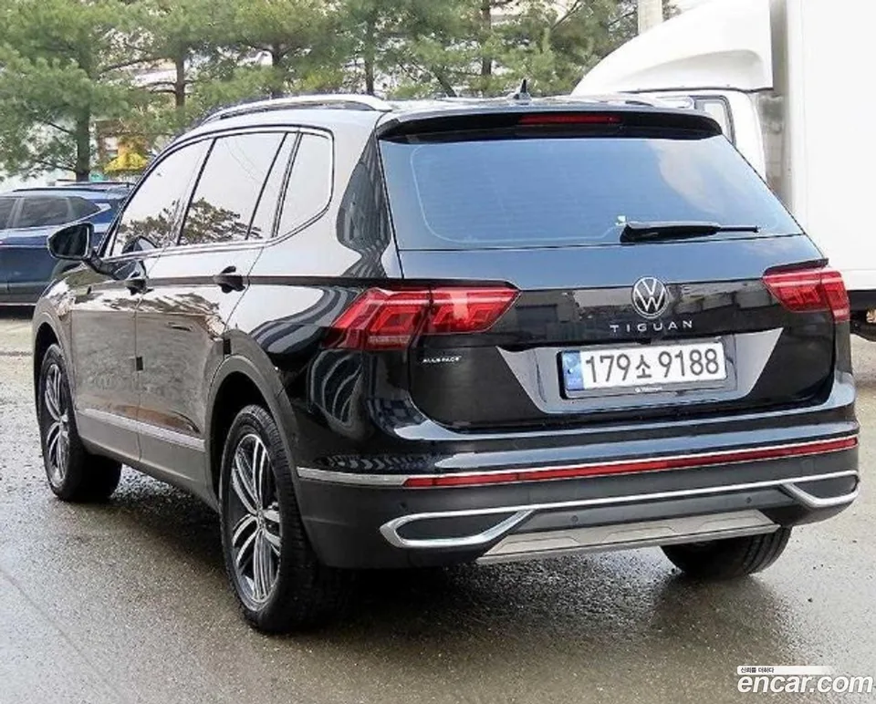 Volkswagen Tiguan Allspace 2.0 TSI 2023 — thumbnail 4
