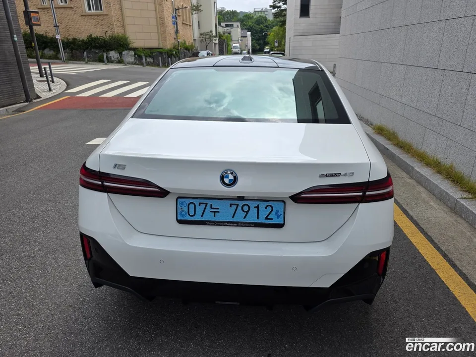 BMW i5 eDrive 40 M 2023 — thumbnail 4
