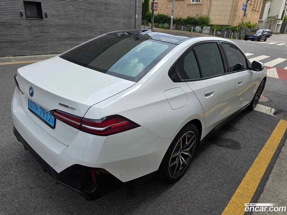 BMW i5 eDrive 40 M 2023 — thumbnail 5