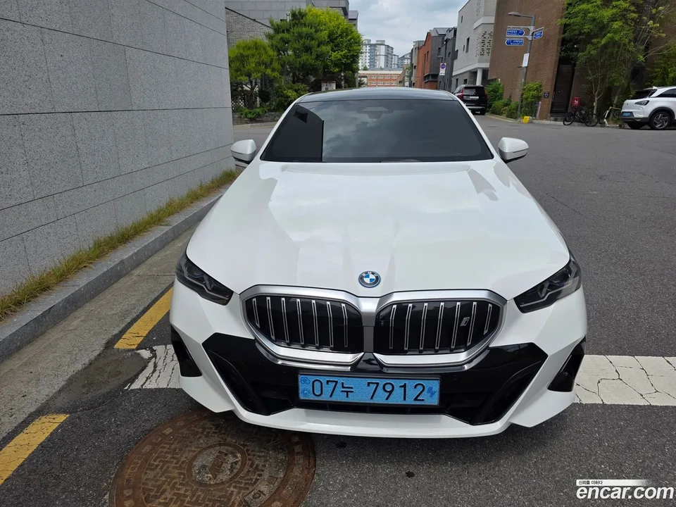 BMW i5 eDrive 40 M 2023 — photo 1, buy with delivery to Moscow