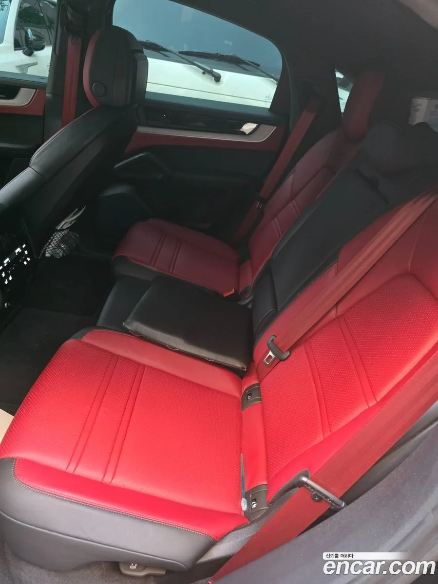 Porsche Cayenne 3.0 E- 2024 — thumbnail 2