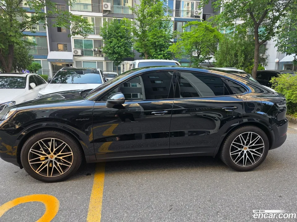 Porsche Cayenne 3.0 E- 2024 — thumbnail 3
