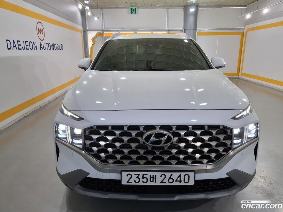Hyundai SantaFe 2.5T 2WD 2023 — photo 1, buy with delivery to Moscow