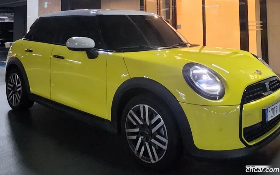 MINI Cooper C 5 2025 — thumbnail 2
