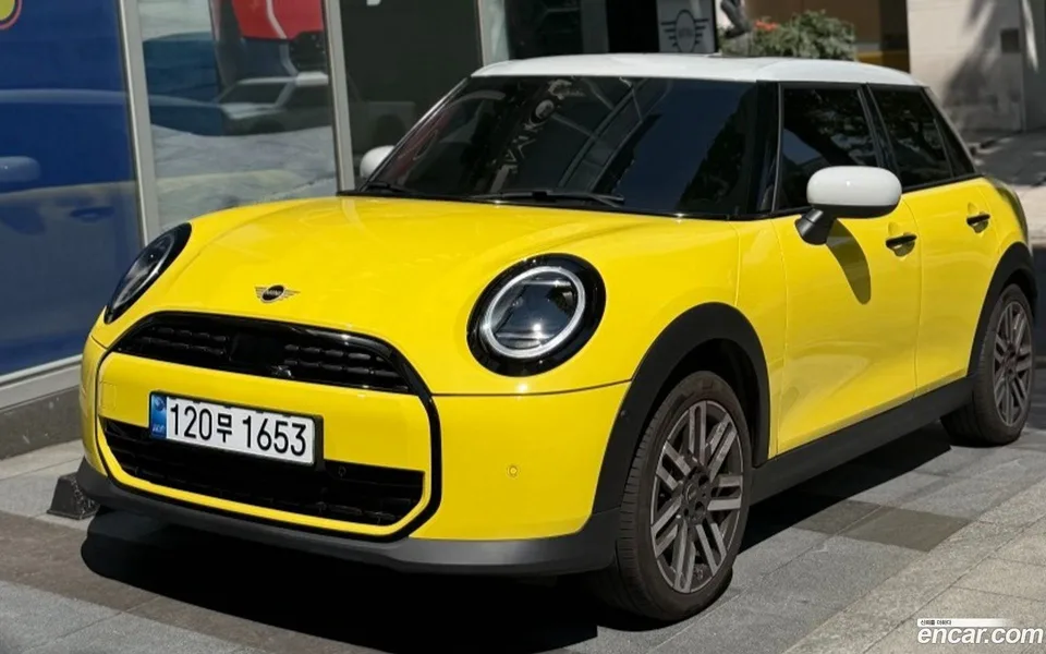 MINI Cooper C 5 2025 — thumbnail 3