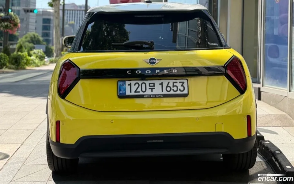 MINI Cooper C 5 2025 — thumbnail 4