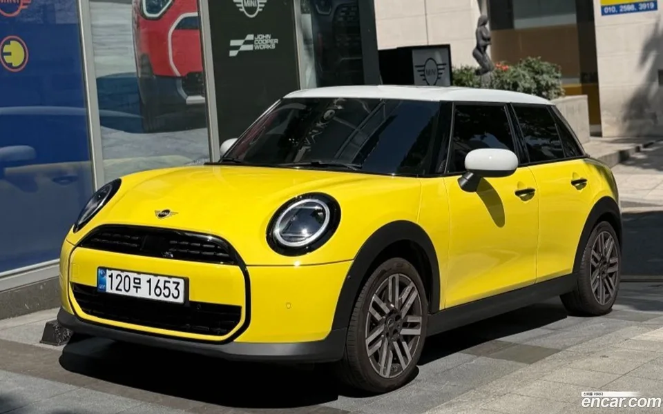 MINI Cooper C 5 2025 — photo 1, buy with delivery to Moscow