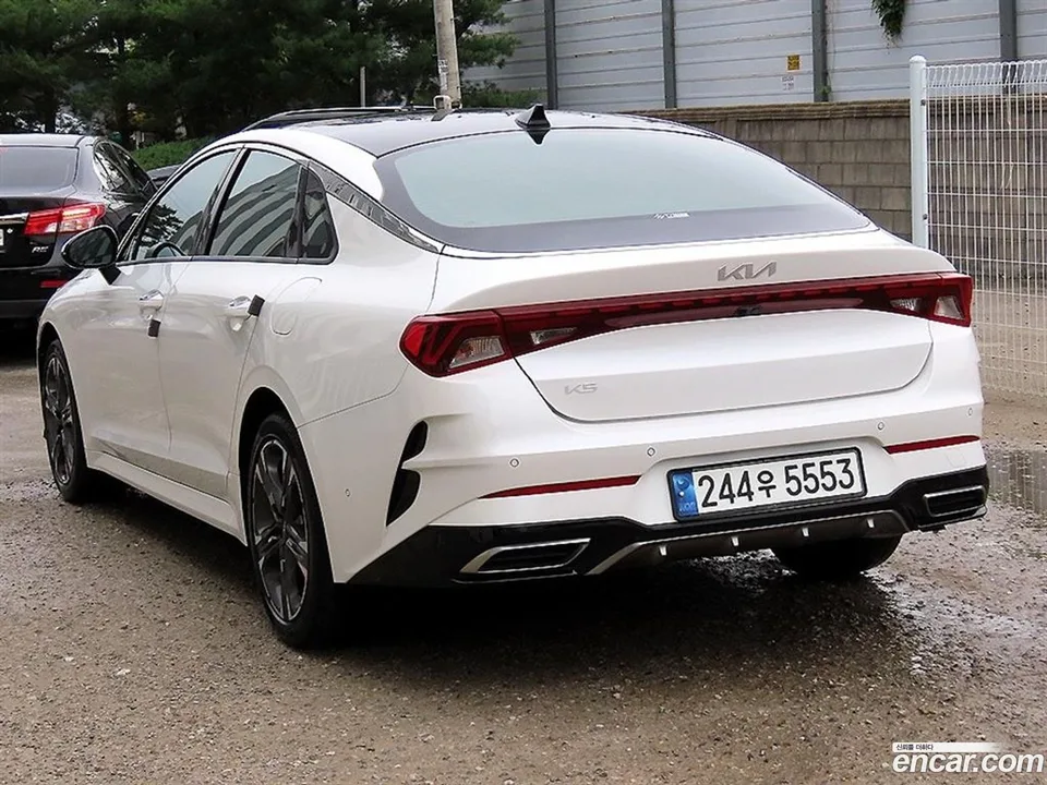 Kia K5 2.0 2023 — thumbnail 3