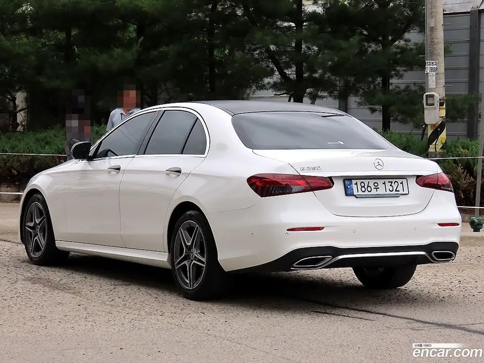 Mercedes-Benz E-Class E250 AMG Line 2023 — thumbnail 3