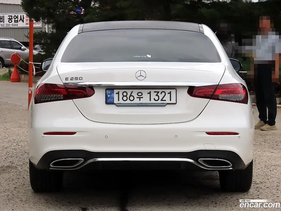 Mercedes-Benz E-Class E250 AMG Line 2023 — thumbnail 4