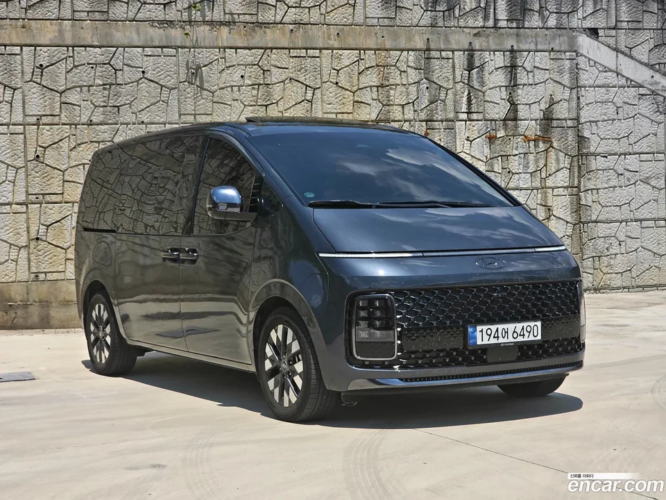 Hyundai Staria L3.5 7 2023 — thumbnail 4