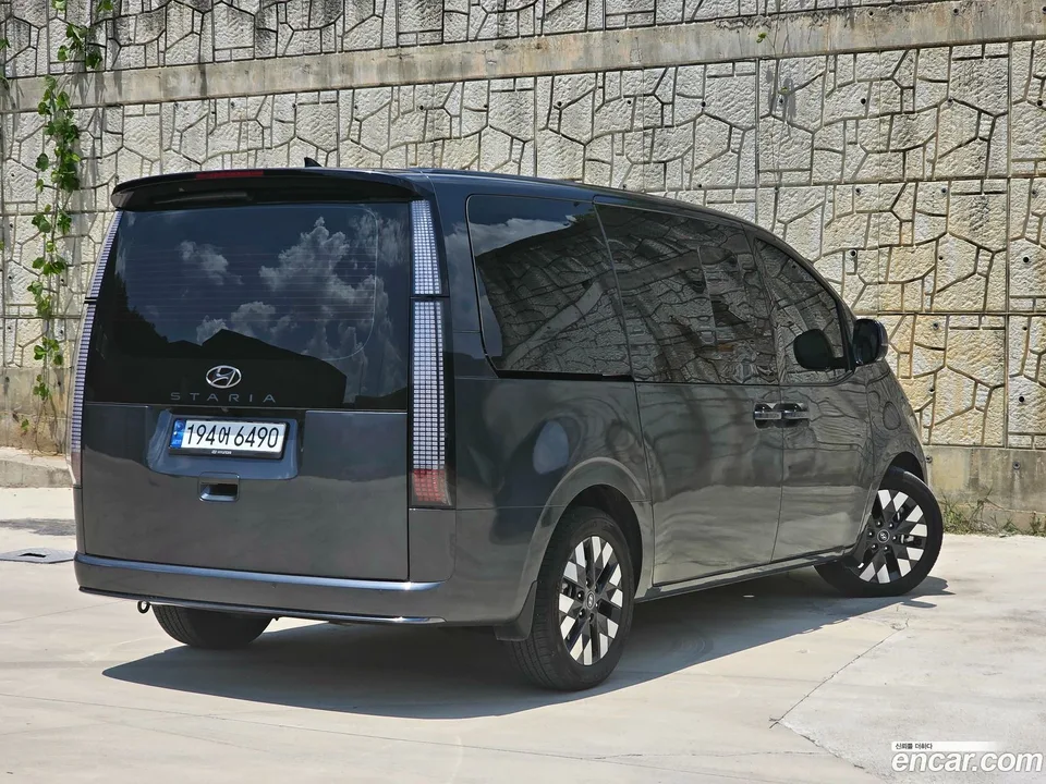 Hyundai Staria L3.5 7 2023 — thumbnail 5