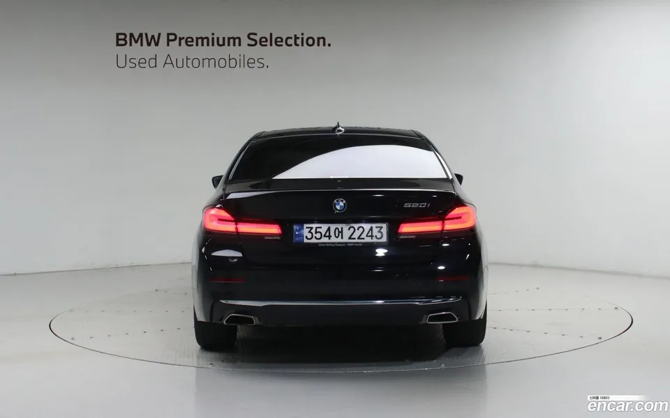 BMW 5 Series 520i 2022 — thumbnail 3