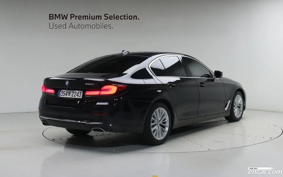 BMW 5 Series 520i 2022 — thumbnail 4