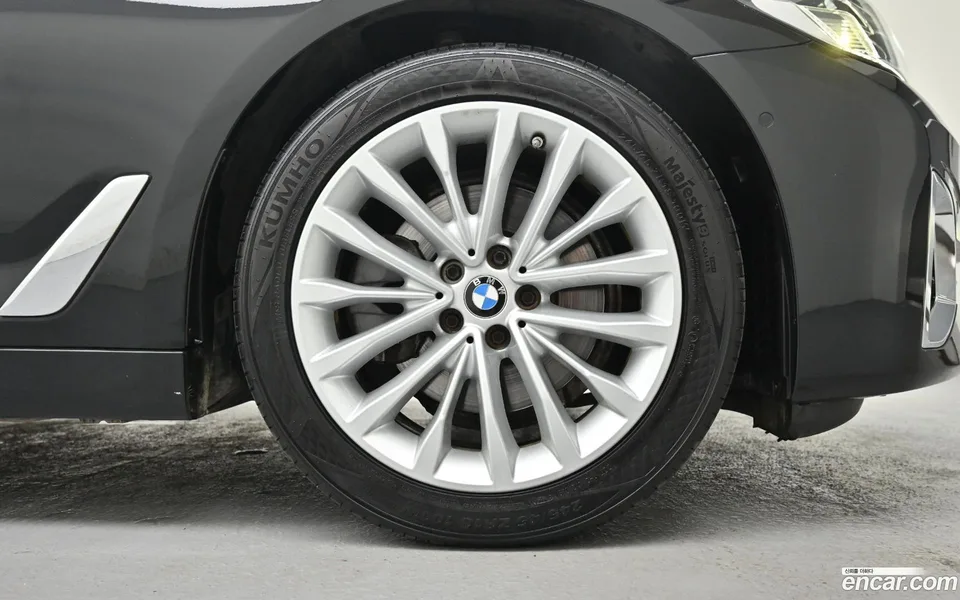 BMW 5 Series 520i 2022 — thumbnail 5