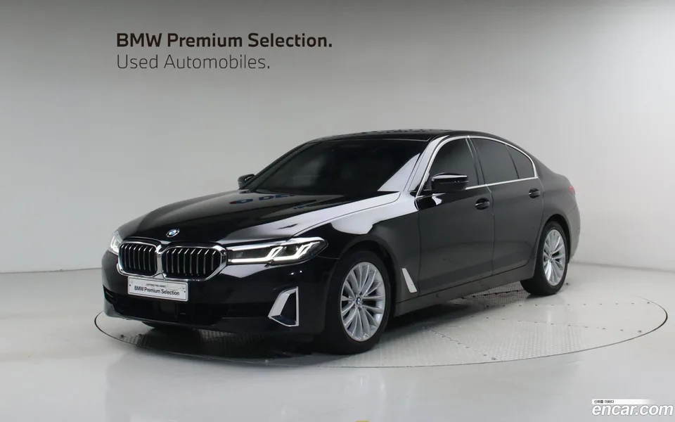 BMW 5 Series 520i 2022 — photo 1, buy with delivery to Moscow