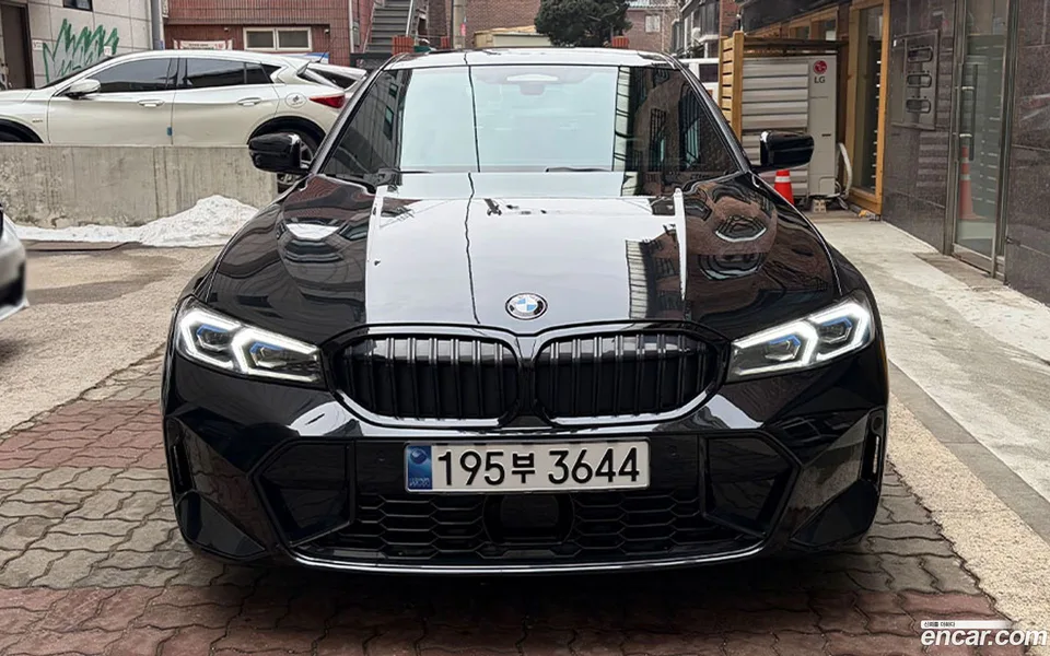 BMW 3 Series 320i M 2023 — photo 1, buy with delivery to Moscow